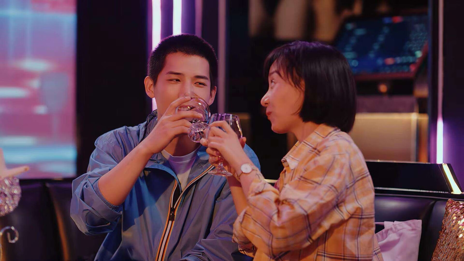 最后一分钟的争议点球决定比赛结果