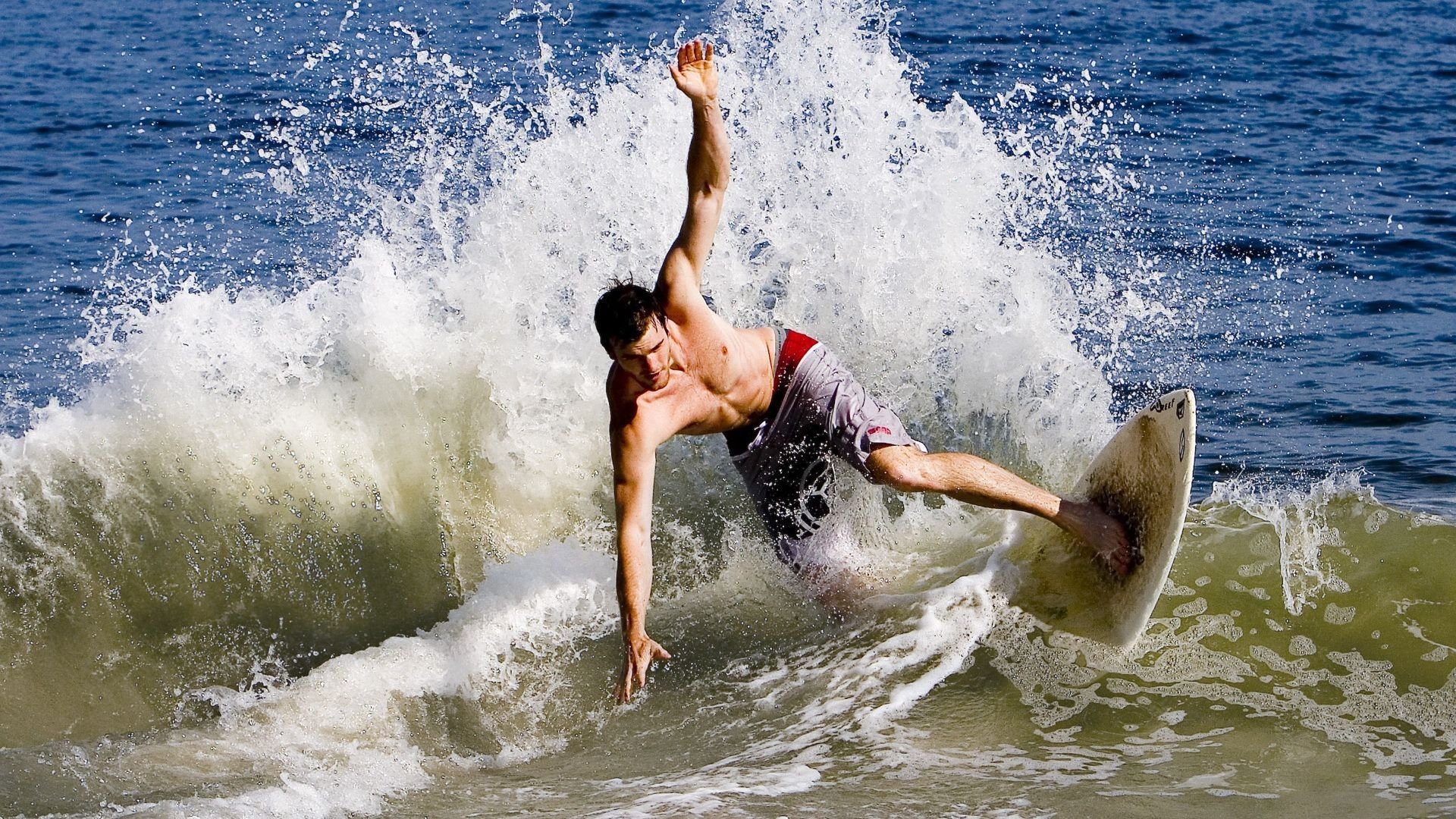 女篮姑娘用坚守感动无数人，女篮球队员的悲哀